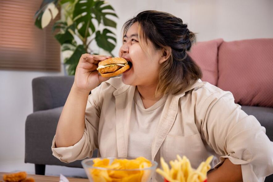 junk food duce la exces de greutate